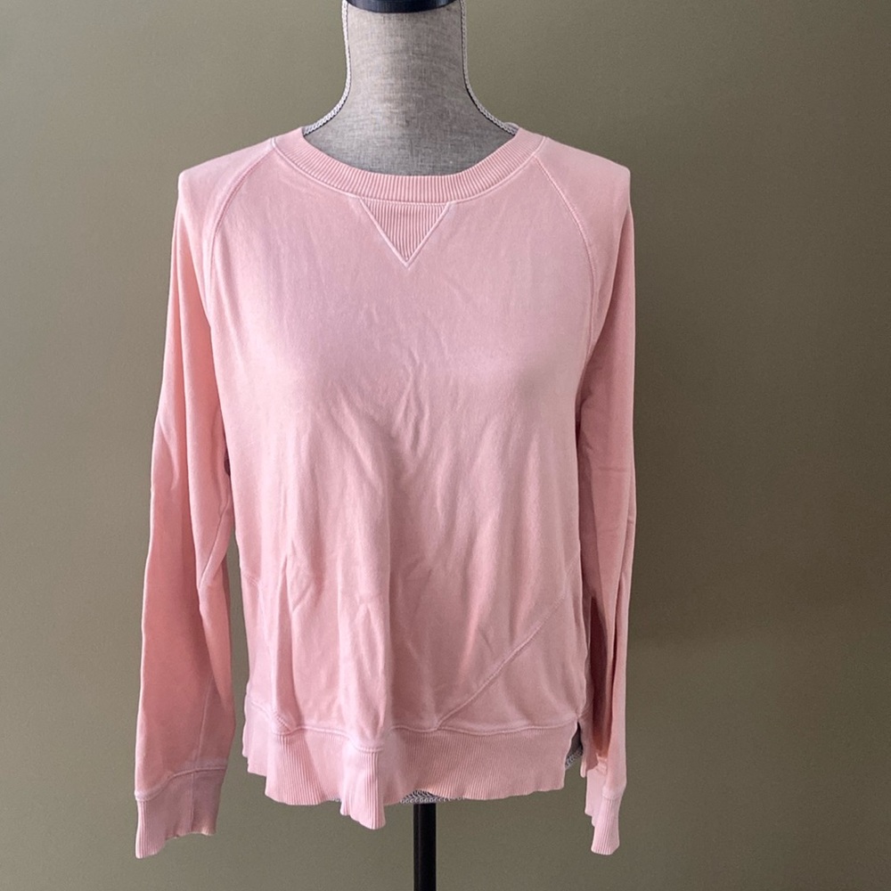 Universal thread size M long sleeve sweatshirt pullover light orange